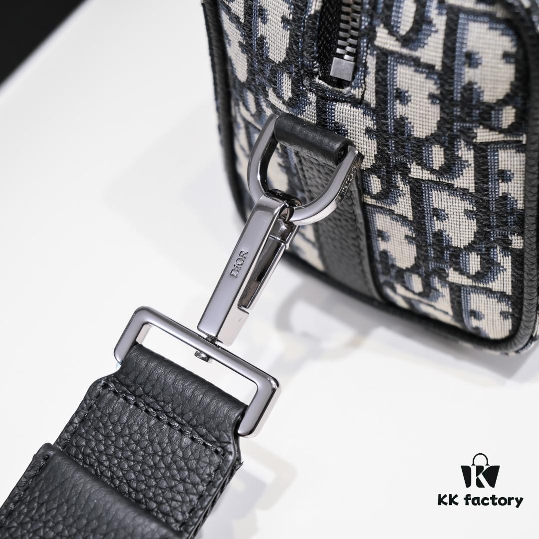 692f10f94ecd253cf1078c28 Dior Latest Men's Shoulder Bag Blue Cloth Version D9666
