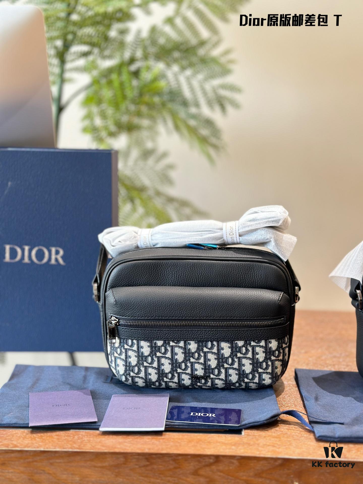 692f111a4ecd253cf1078c62 Dior Men's Messenger Bag