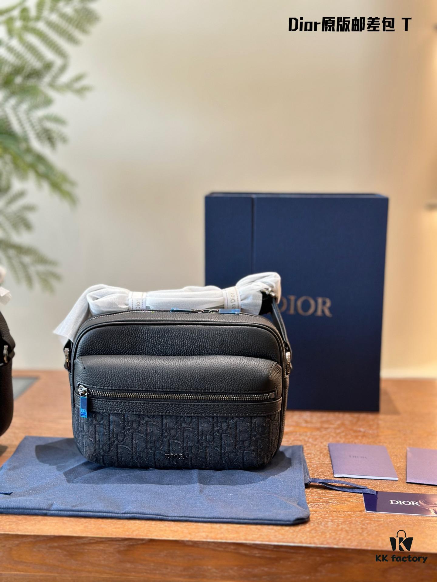 692f111d4ecd253cf1078c69 Dior Men's Messenger Bag