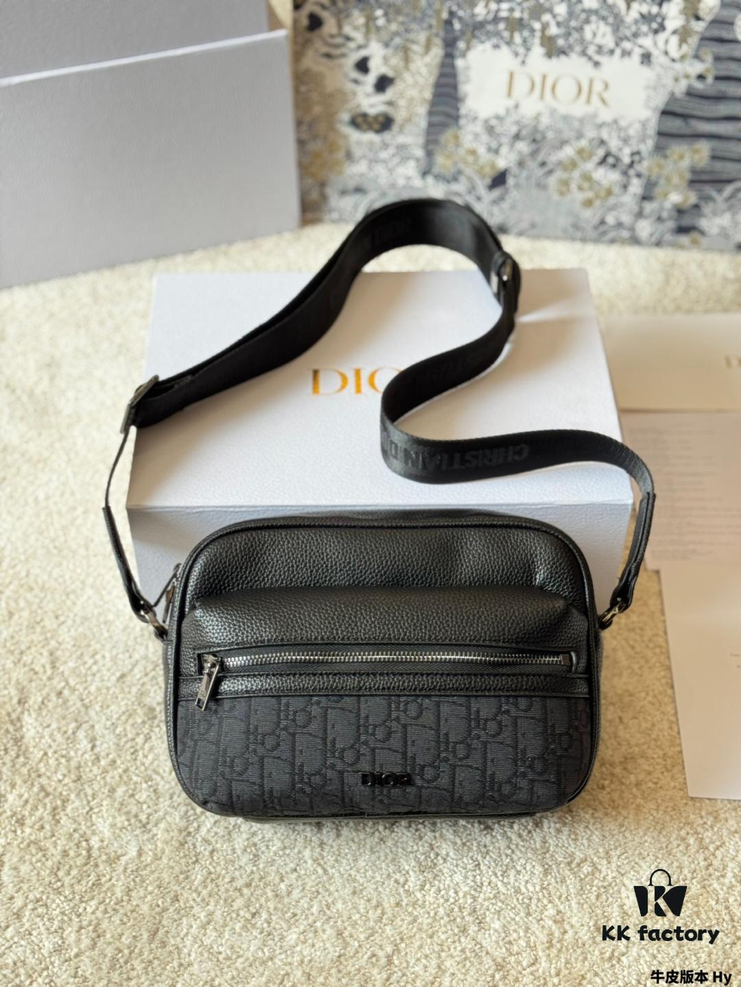 692f11494ecd253cf1078cba Dior Men's Messenger Bag in Cowhide Version