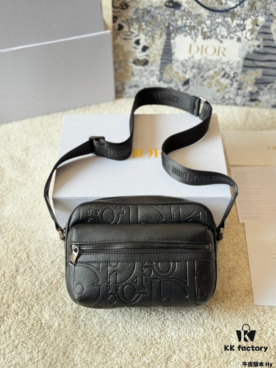 692f11494ecd253cf1078cbb Dior Men's Messenger Bag in Cowhide Version