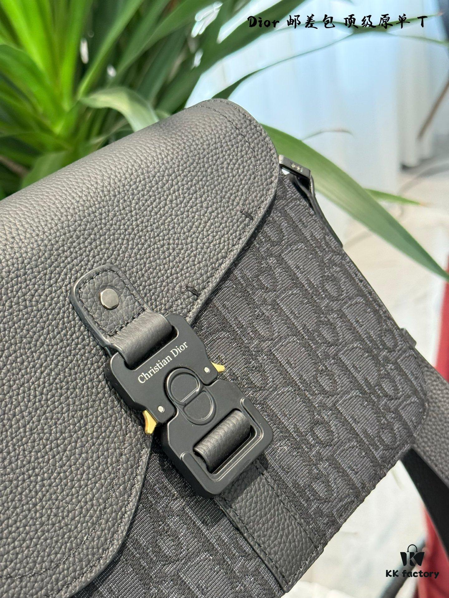 Dior New Men's Saddle Messenger Bag in Leather and Fabric