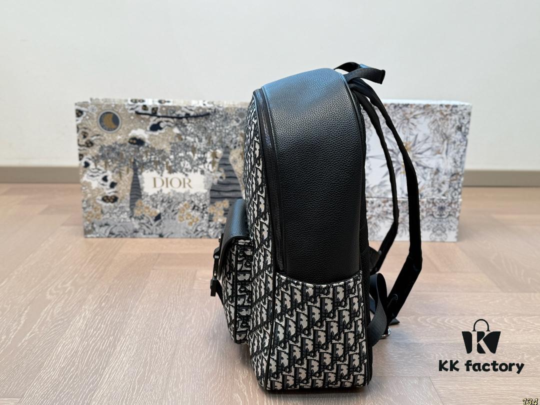 692f11534ecd253cf1078cce Dior Men's Backpack