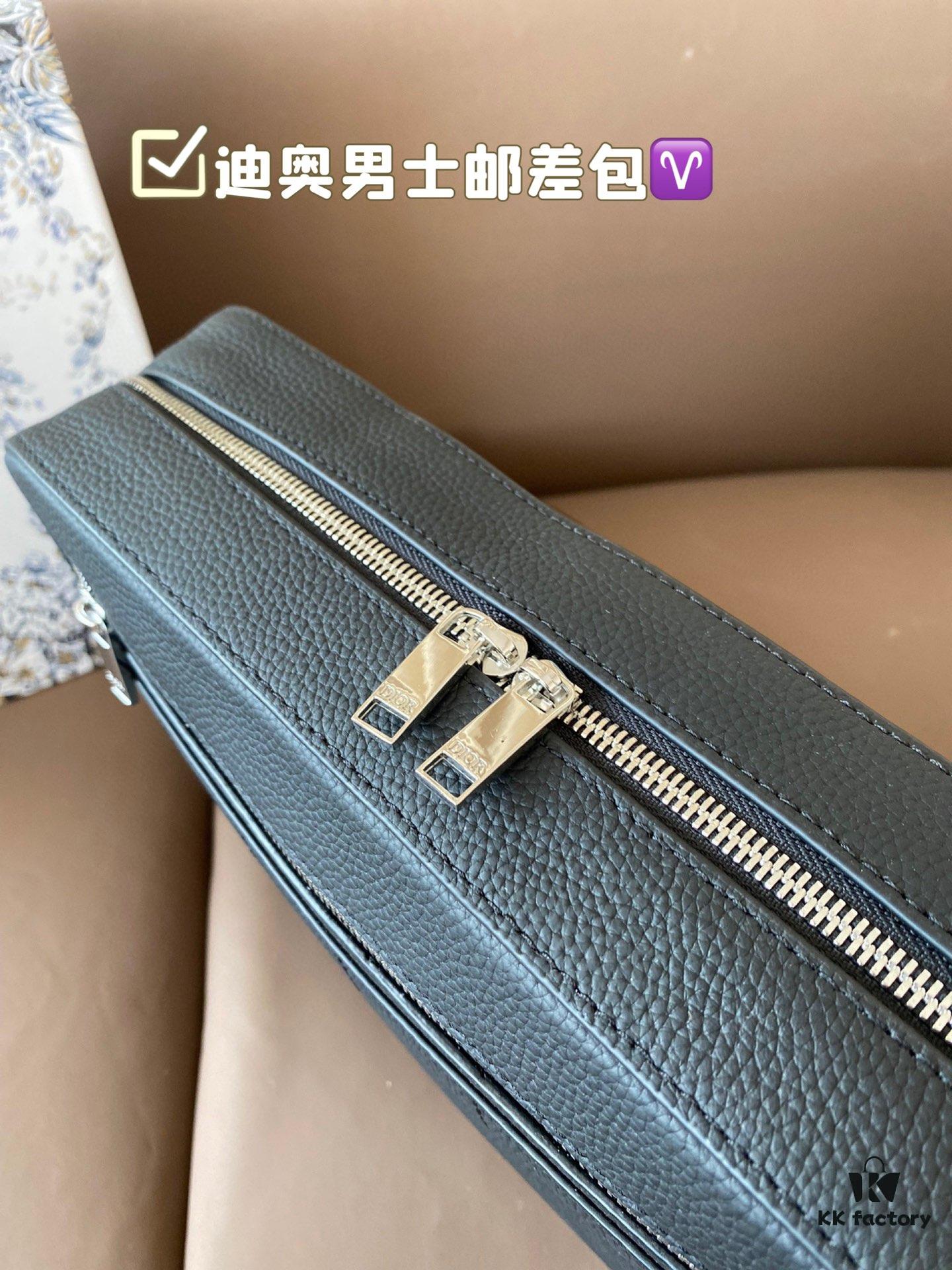 692f115d4ecd253cf1078ce1 Dior Men's Messenger Bag