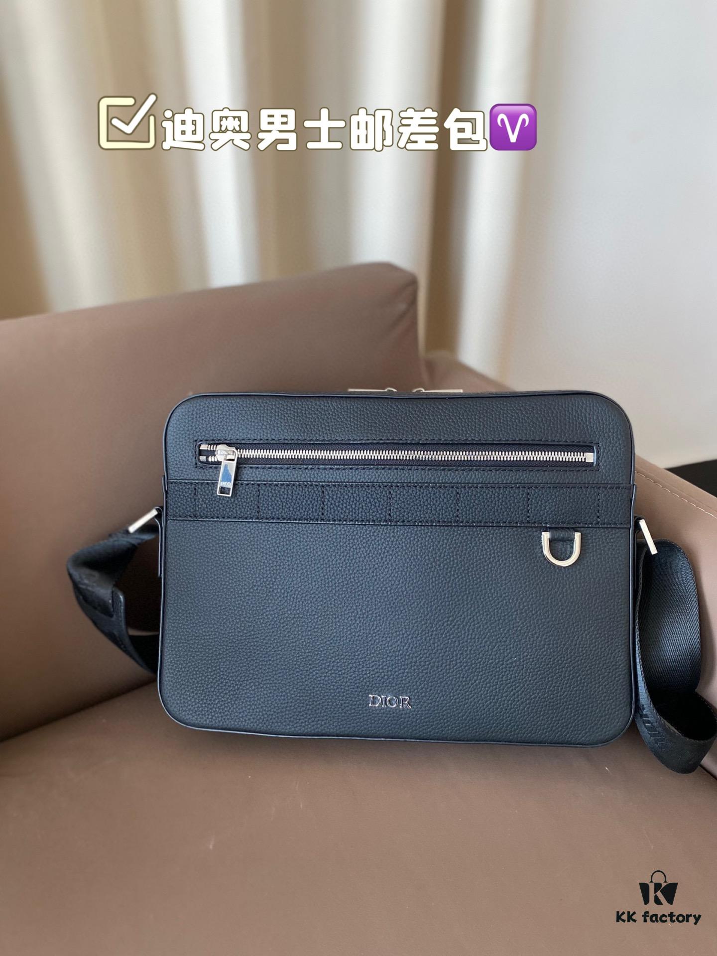 692f115d4ecd253cf1078ce2 Dior Men's Messenger Bag