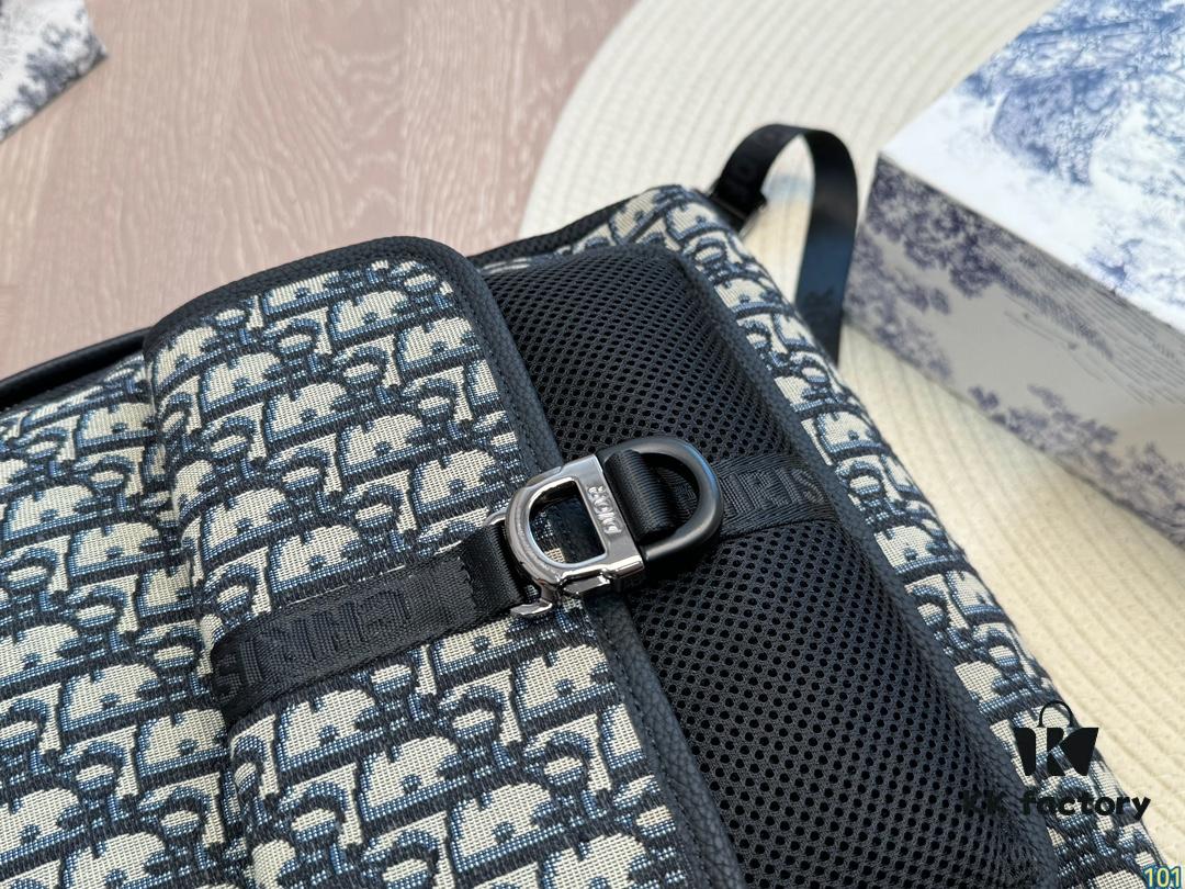 692f116e4ecd253cf1078d10 Dior Men's Backpack