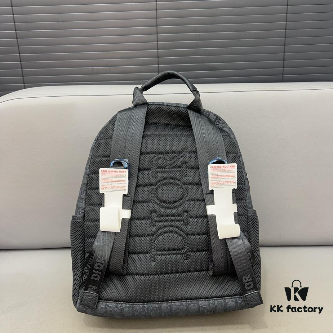 692f118d4ecd253cf1078d56 DIOR Men's Sac à dos 8 Denim Saddle Backpack, Unisex Large-Capacity Backpack, School Bag with Precise Inlay Craftsmanship, Classic and Versatile