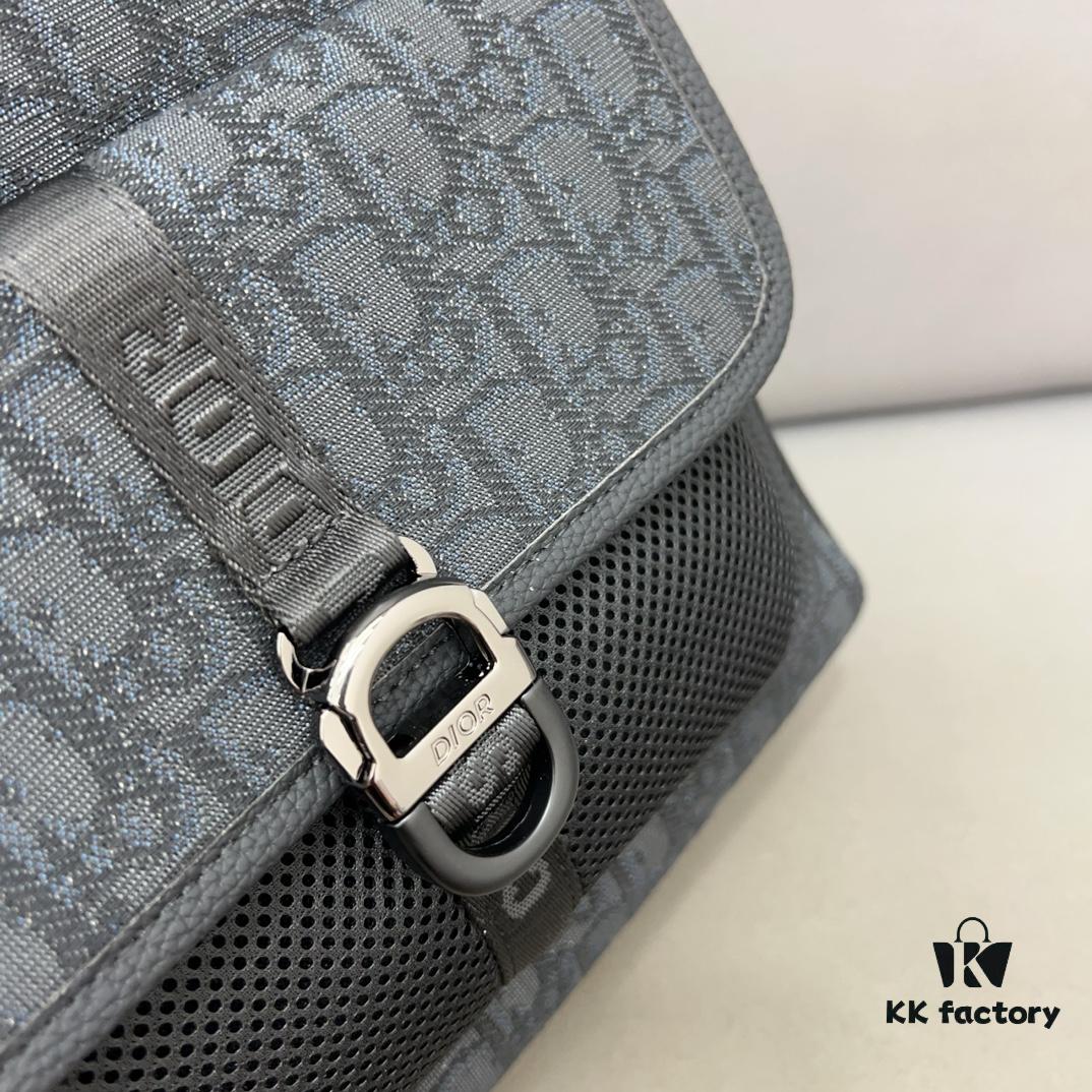 692f11914ecd253cf1078d5f DIOR Men's Sac à dos 8 Denim Saddle Backpack, Unisex Large-Capacity Backpack, School Bag with Precise Inlay Craftsmanship, Classic and Versatile