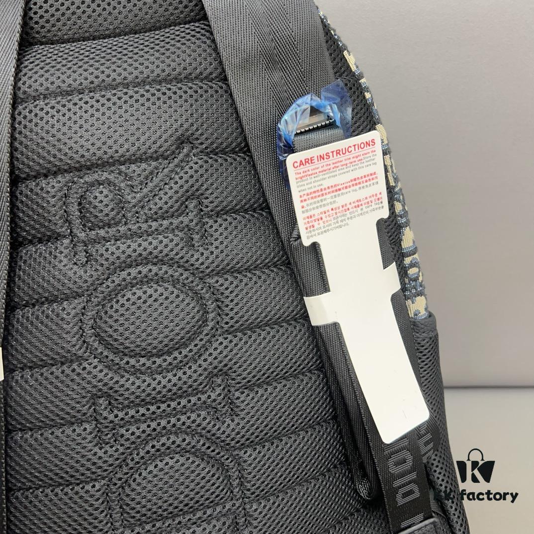 692f11954ecd253cf1078d65 DIOR Men's Sac à dos 8 Denim Saddle Backpack, Unisex Large-Capacity Bag, Book Bag with Expert Inlay Workmanship, Classic and Versatile