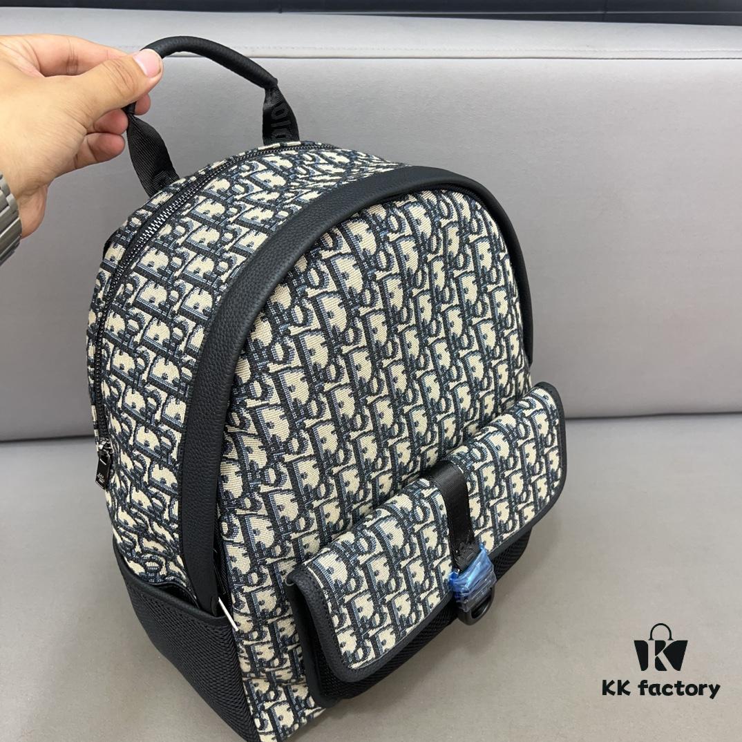 692f11964ecd253cf1078d6a DIOR Men's Sac à dos 8 Denim Saddle Backpack, Unisex Large-Capacity Bag, Book Bag with Expert Inlay Workmanship, Classic and Versatile