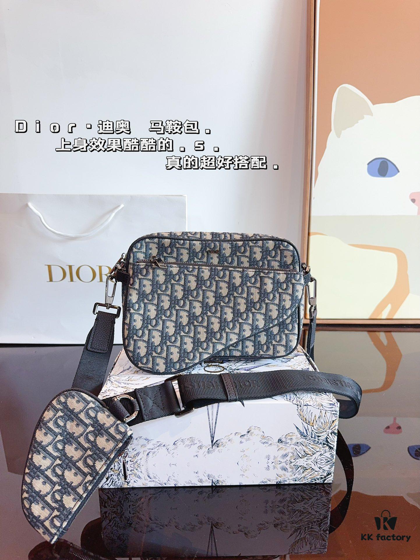 692f11a24ecd253cf1078d86 Dior Saddle Bag Homme - A Bold Fusion of Streetwear and Luxury