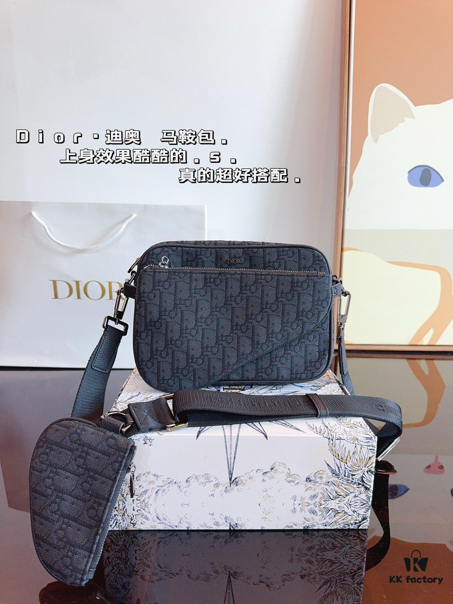 692f11a34ecd253cf1078d87 Dior Saddle Bag Homme - A Bold Fusion of Streetwear and Luxury