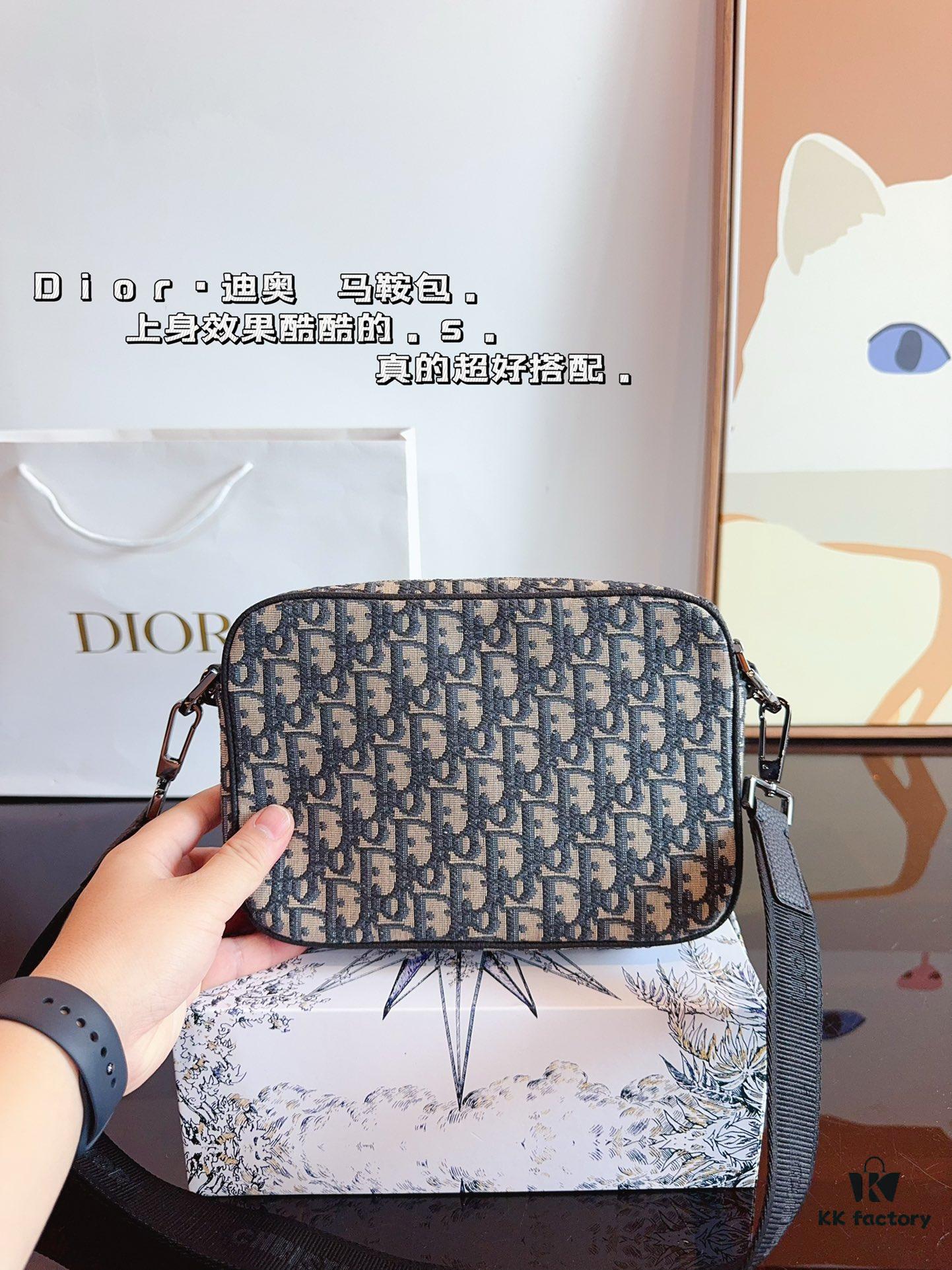 692f11a34ecd253cf1078d88 Dior Saddle Bag Homme - A Bold Fusion of Streetwear and Luxury