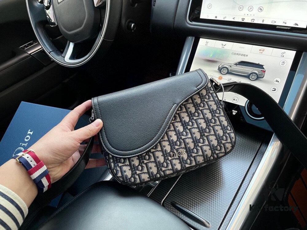 692f11ae4ecd253cf1078d9f High-End New Arrival 'Dior Saddle' Messenger Bag, Oblique Monogram Embroidered, Premium Imported Canvas Fabric, Men's Crossbody Bag with Clear Logo Hardware, Smooth Zipper, Refined Craftsmanship