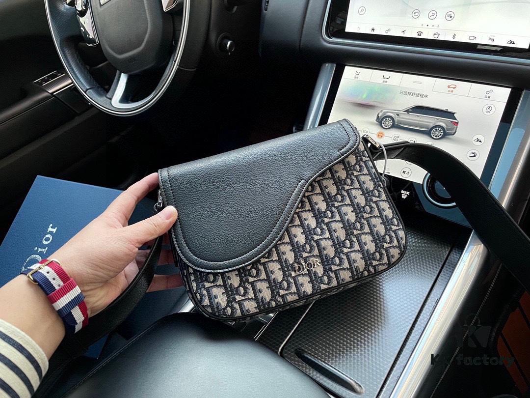 692f11ae4ecd253cf1078d9f High-End New Arrival 'Dior Saddle' Messenger Bag, Oblique Monogram Embroidered, Premium Imported Canvas Fabric, Men's Crossbody Bag with Clear Logo Hardware, Smooth Zipper, Refined Craftsmanship