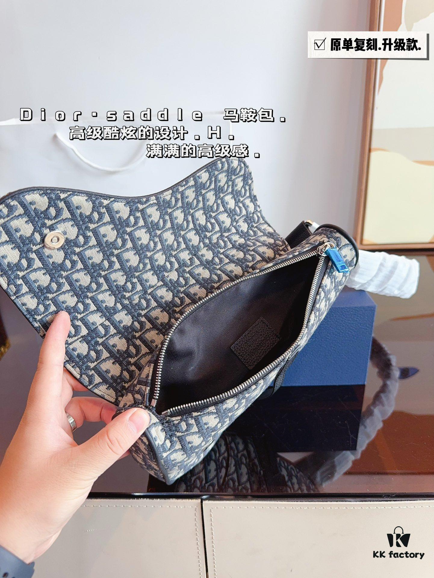 692f11c14ecd253cf1078dc1 Dior Saddle Bag Homme - A Bold Statement in Streetwear Elegance
