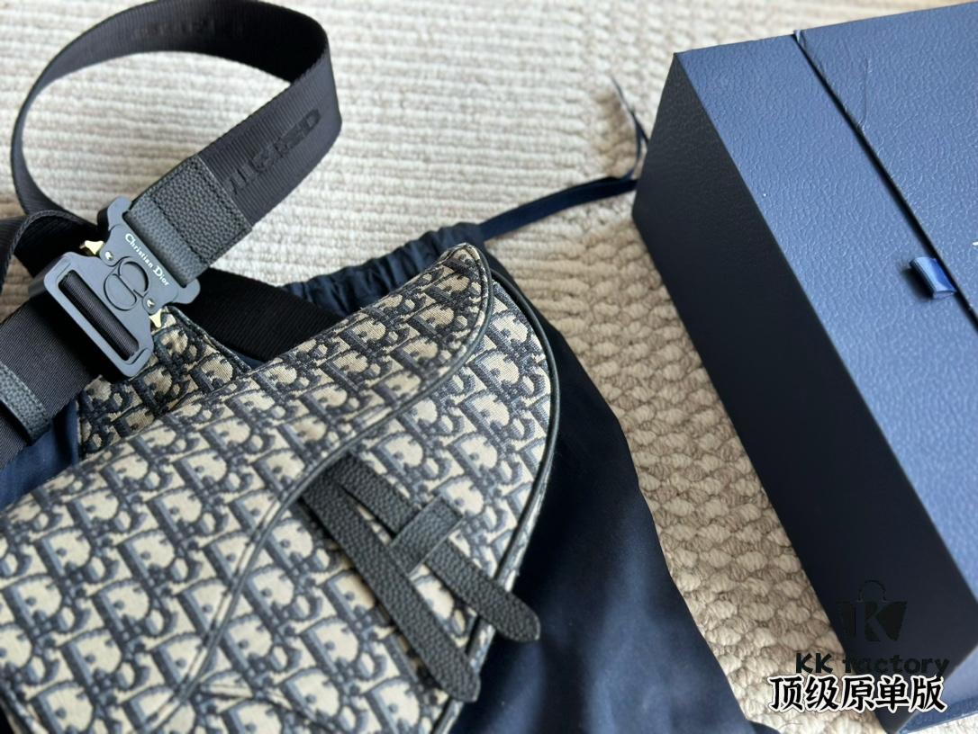 692f11c74ecd253cf1078dcf Dior Saddle Bag for Men - A Bold Take on the Iconic Saddle Design