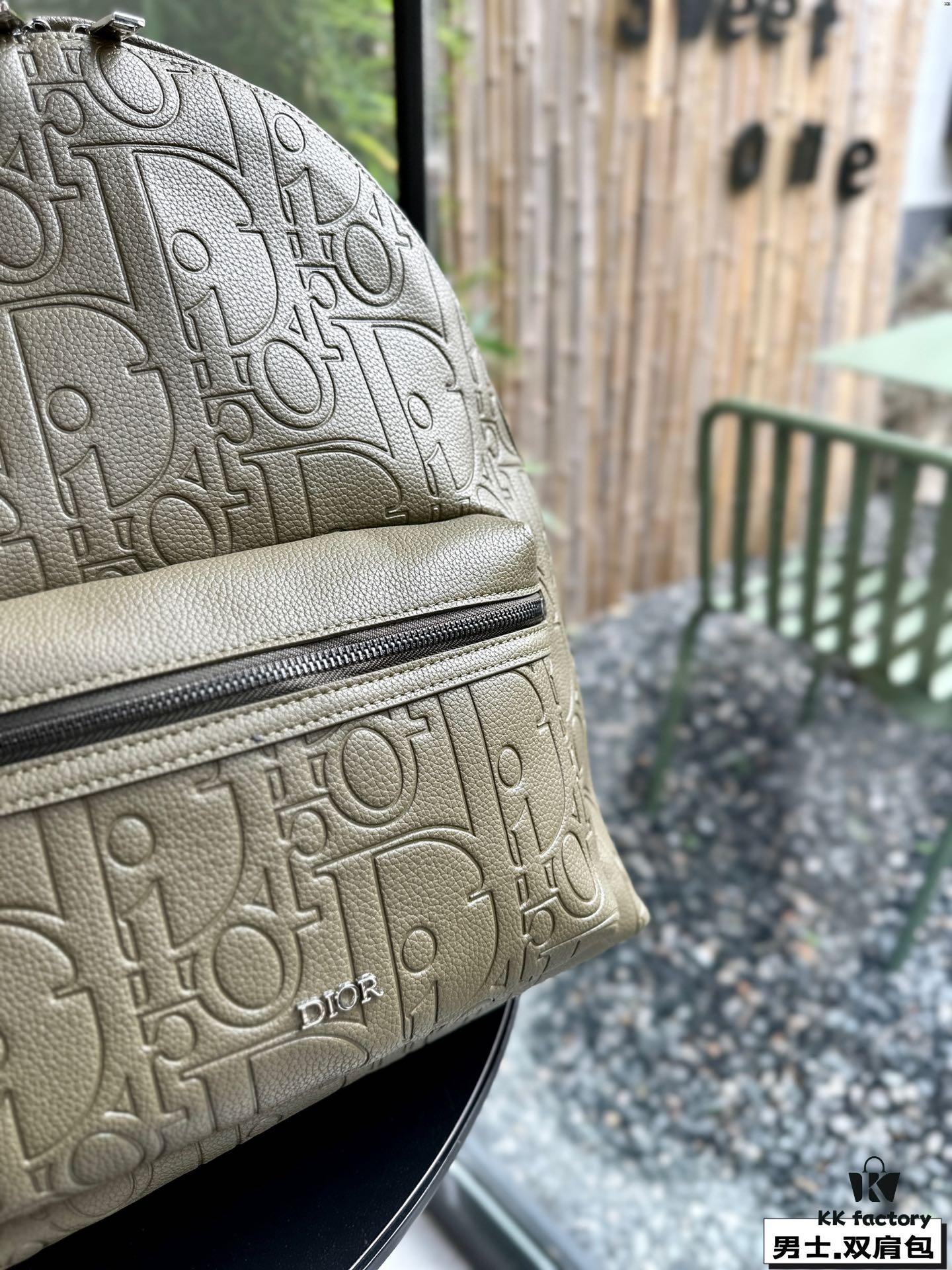 692f11d24ecd253cf1078de2 Dior Launches New Men's Backpack