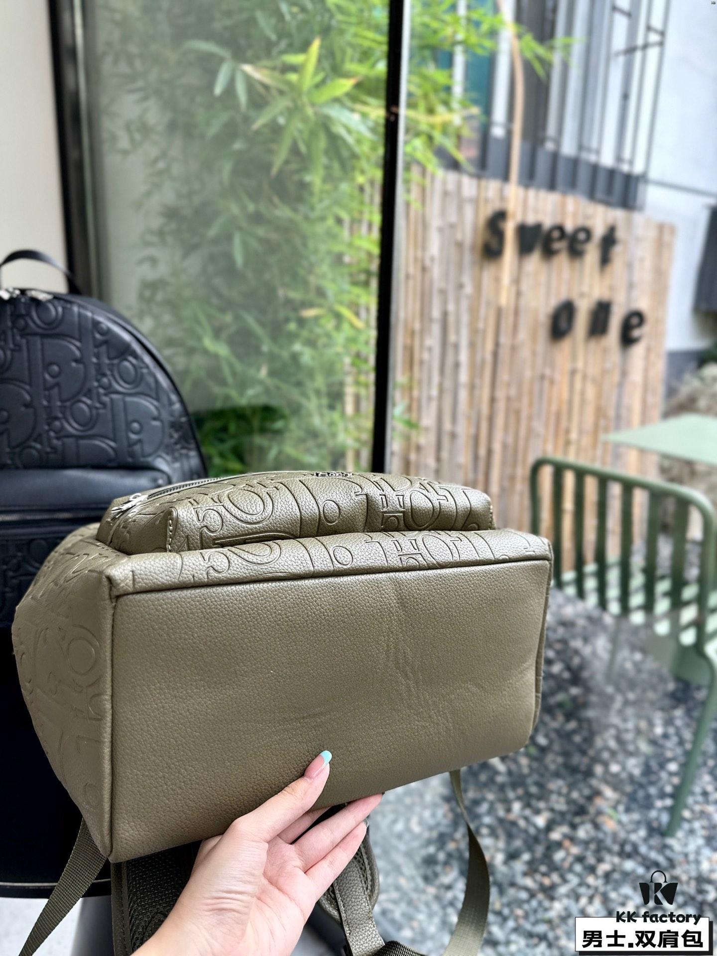 692f11d34ecd253cf1078de5 Dior Launches New Men's Backpack