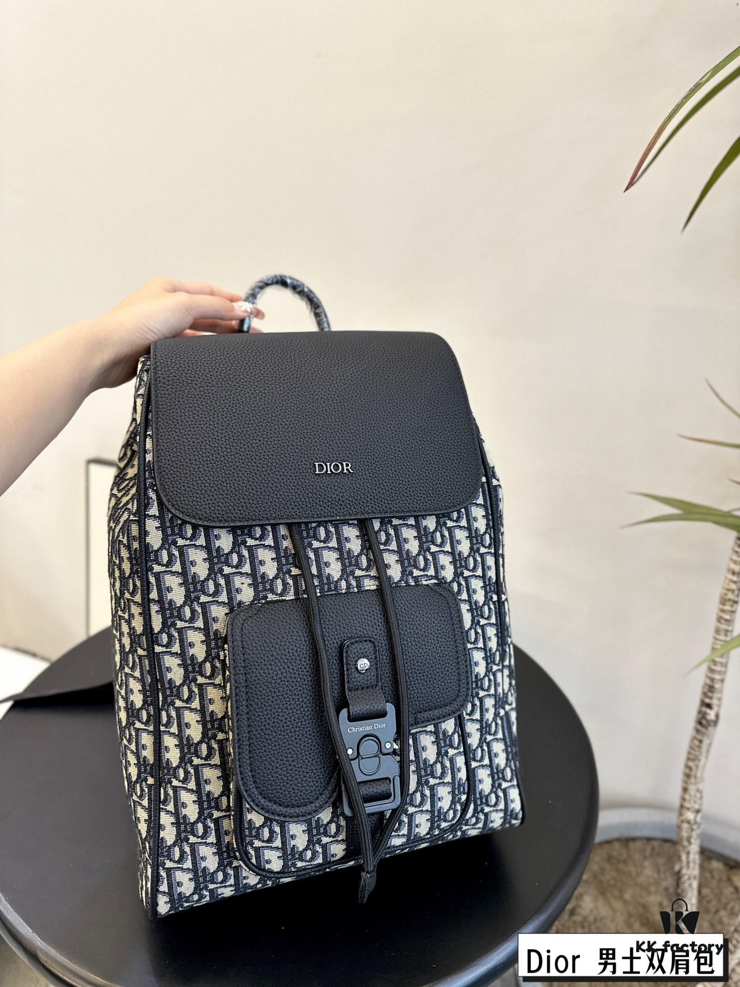 692f11d74ecd253cf1078dea Dior Men's Backpack
