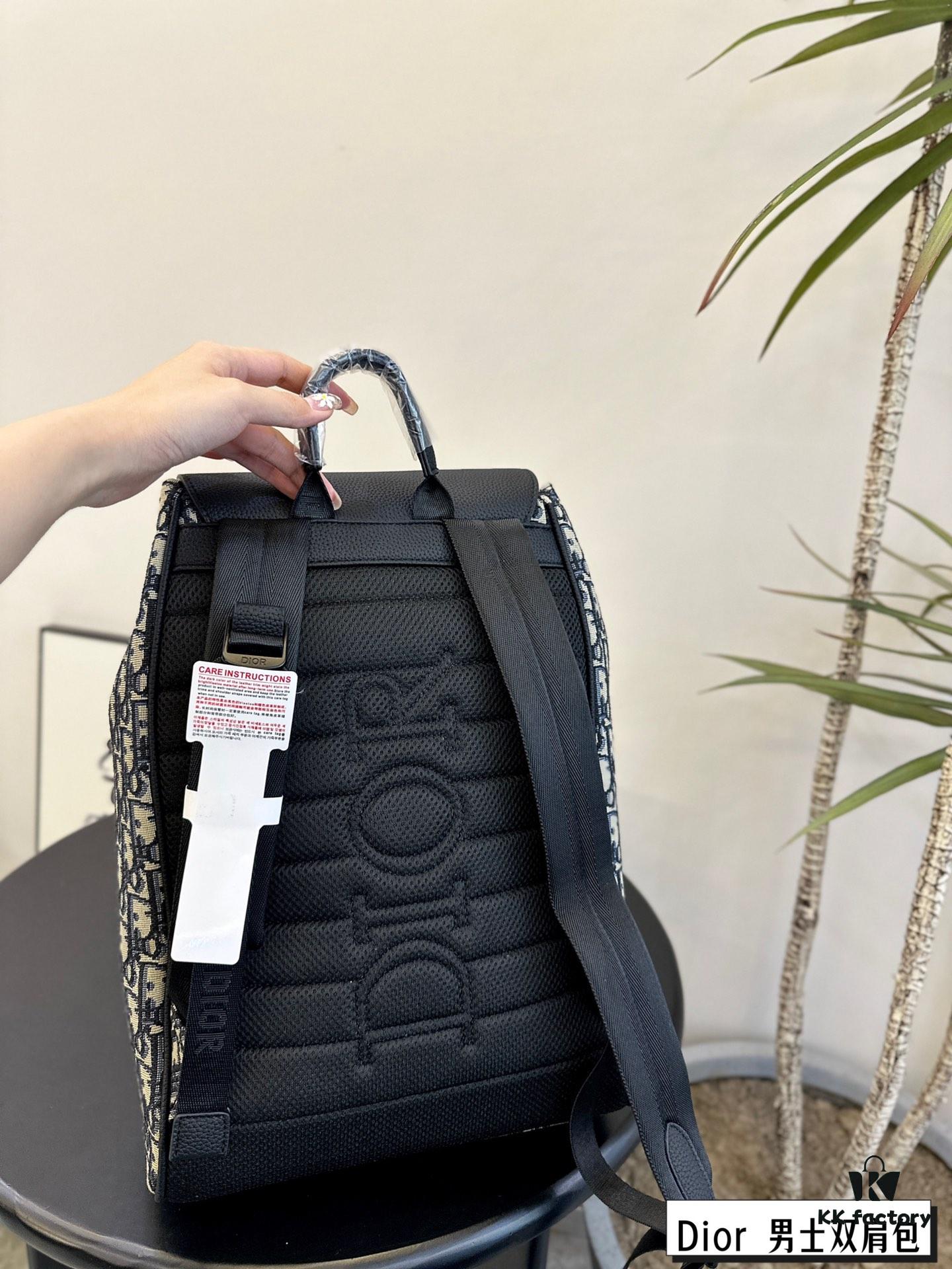 692f11d74ecd253cf1078dec Dior Men's Backpack