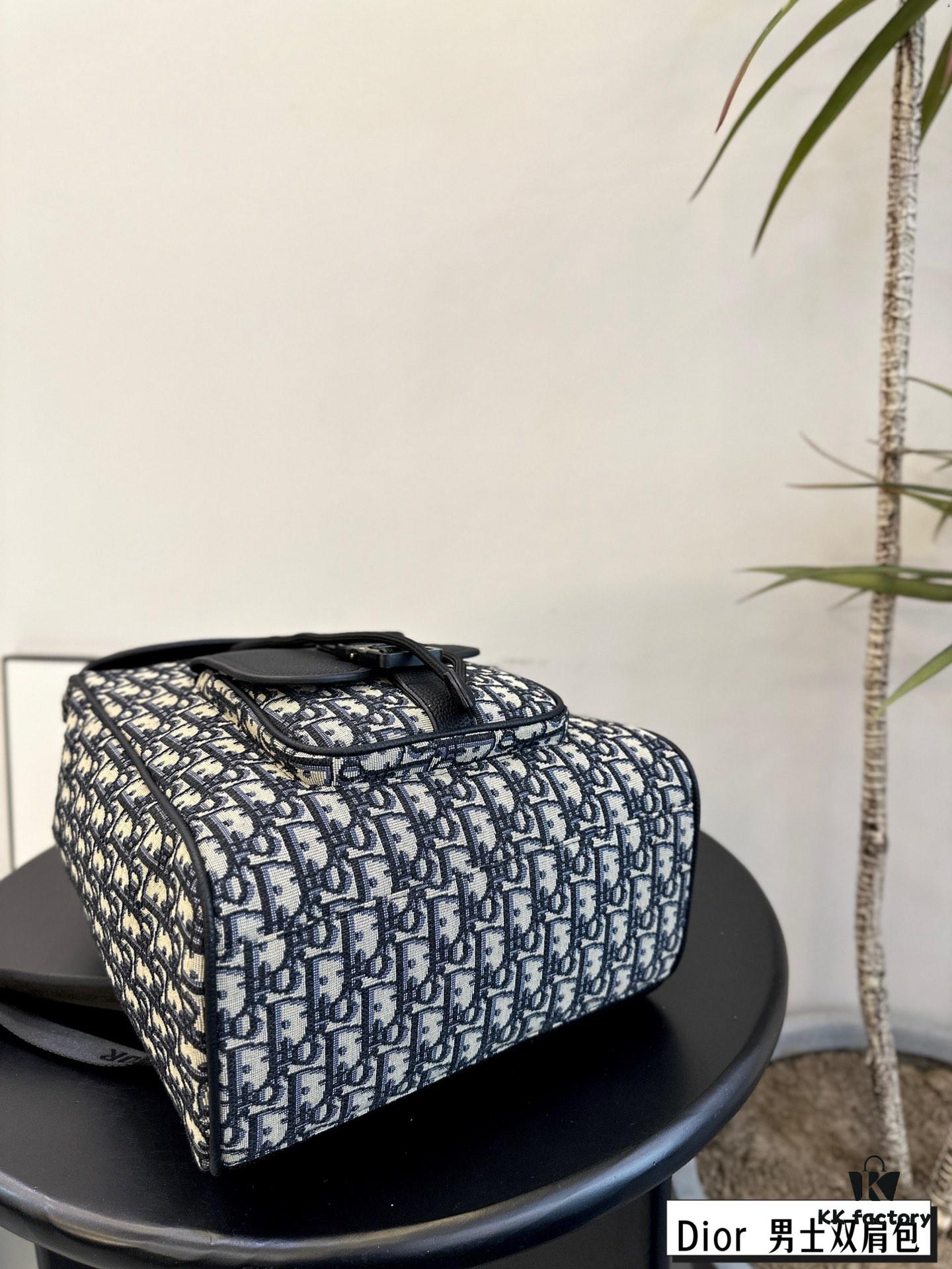 692f11da4ecd253cf1078def Dior Men's Backpack