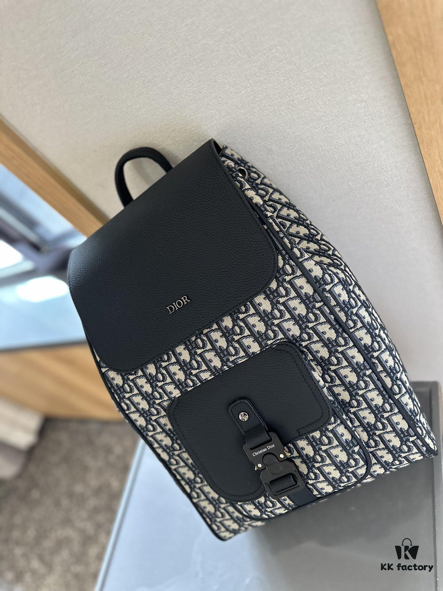 692f11ef4ecd253cf1078e1a Dior Men's Backpack - Spacious and Unisex Design