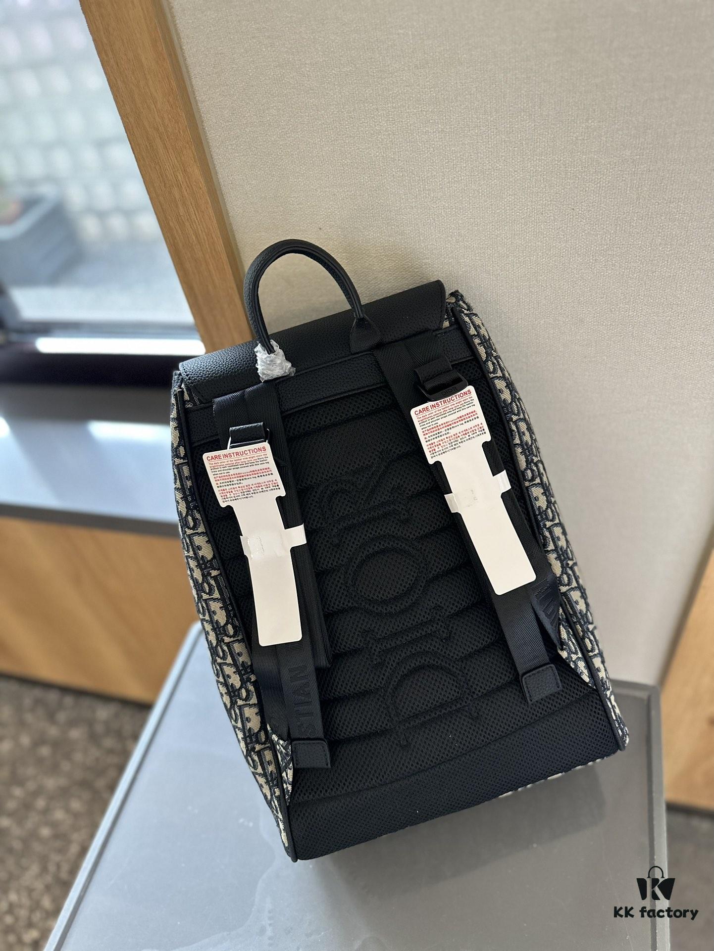 692f11f24ecd253cf1078e1e Dior Men's Backpack - Spacious and Unisex Design