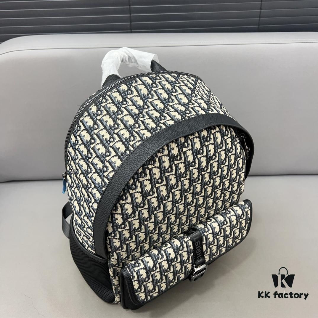 692f12154ecd253cf1078e63 DIOR Men's Sac à dos 8 Denim Saddle Backpack, Unisex Large-Capacity Bag, Book Bag with Expert Inlay Craftsmanship, Classic and Versatile Design