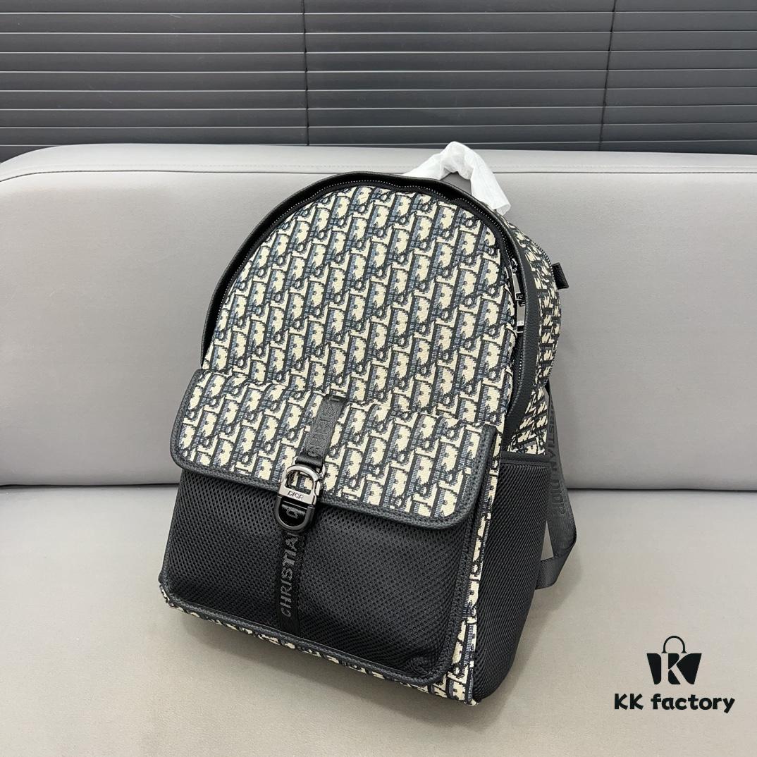 692f12164ecd253cf1078e64 DIOR Men's Sac à dos 8 Denim Saddle Backpack, Unisex Large-Capacity Bag, Book Bag with Expert Inlay Craftsmanship, Classic and Versatile Design