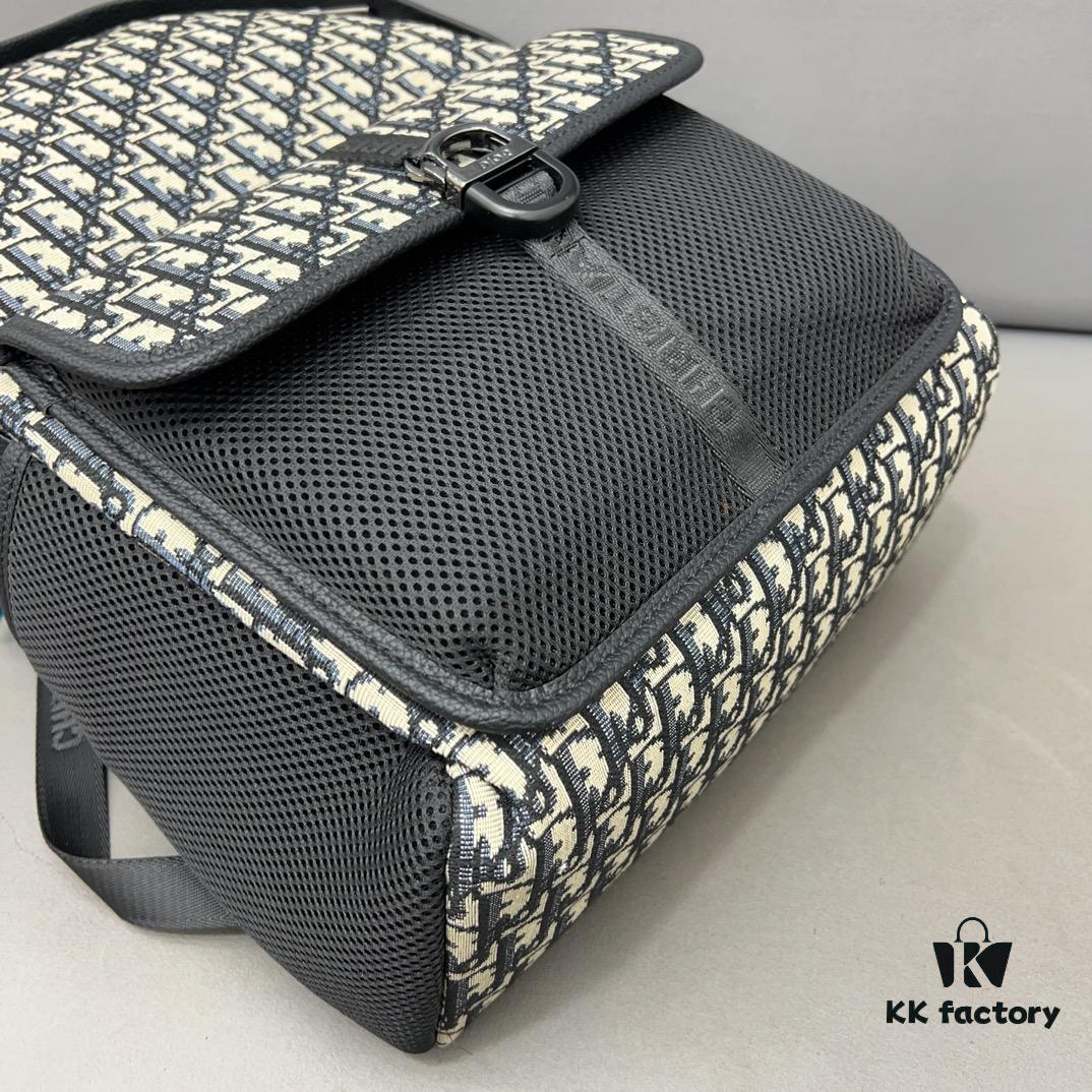 692f12174ecd253cf1078e66 DIOR Men's Sac à dos 8 Denim Saddle Backpack, Unisex Large-Capacity Bag, Book Bag with Expert Inlay Craftsmanship, Classic and Versatile Design