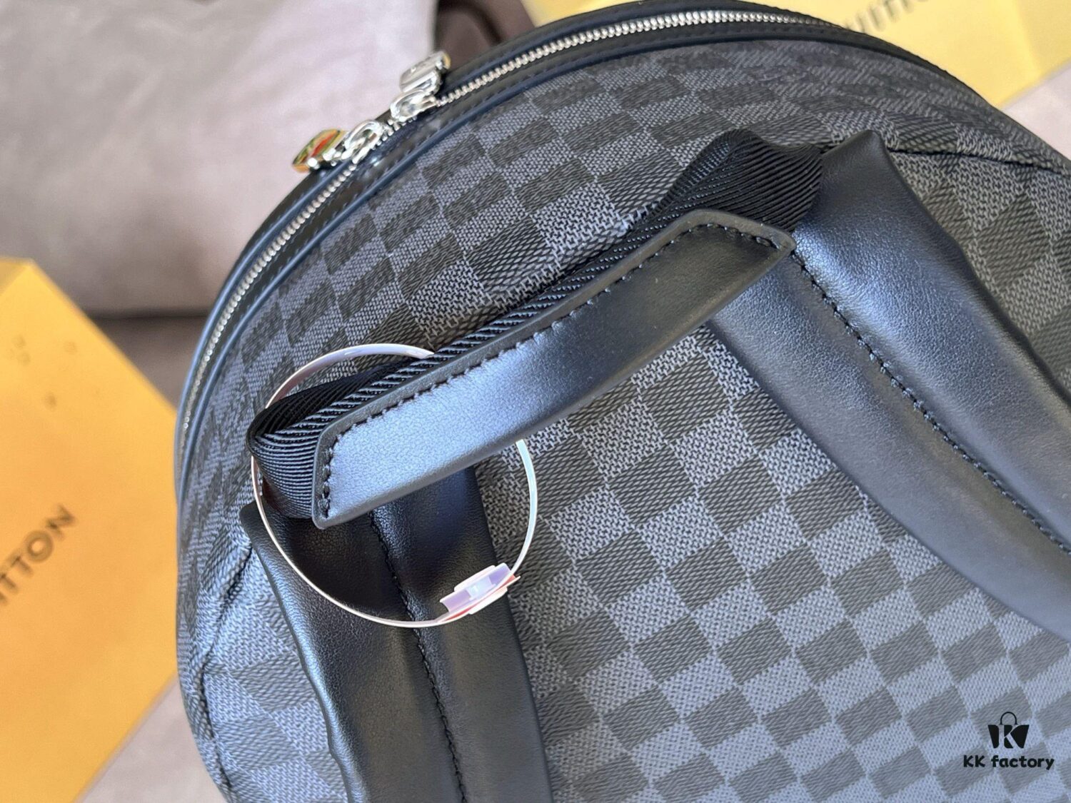 692f12284ecd253cf1078e7b DISCOVERY Leather Backpack N40514 Black Grid