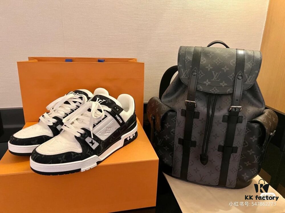 692f12404ecd253cf1078e9d Original New Chip Version Christopher Small Bicolor Backpack Model: M46331