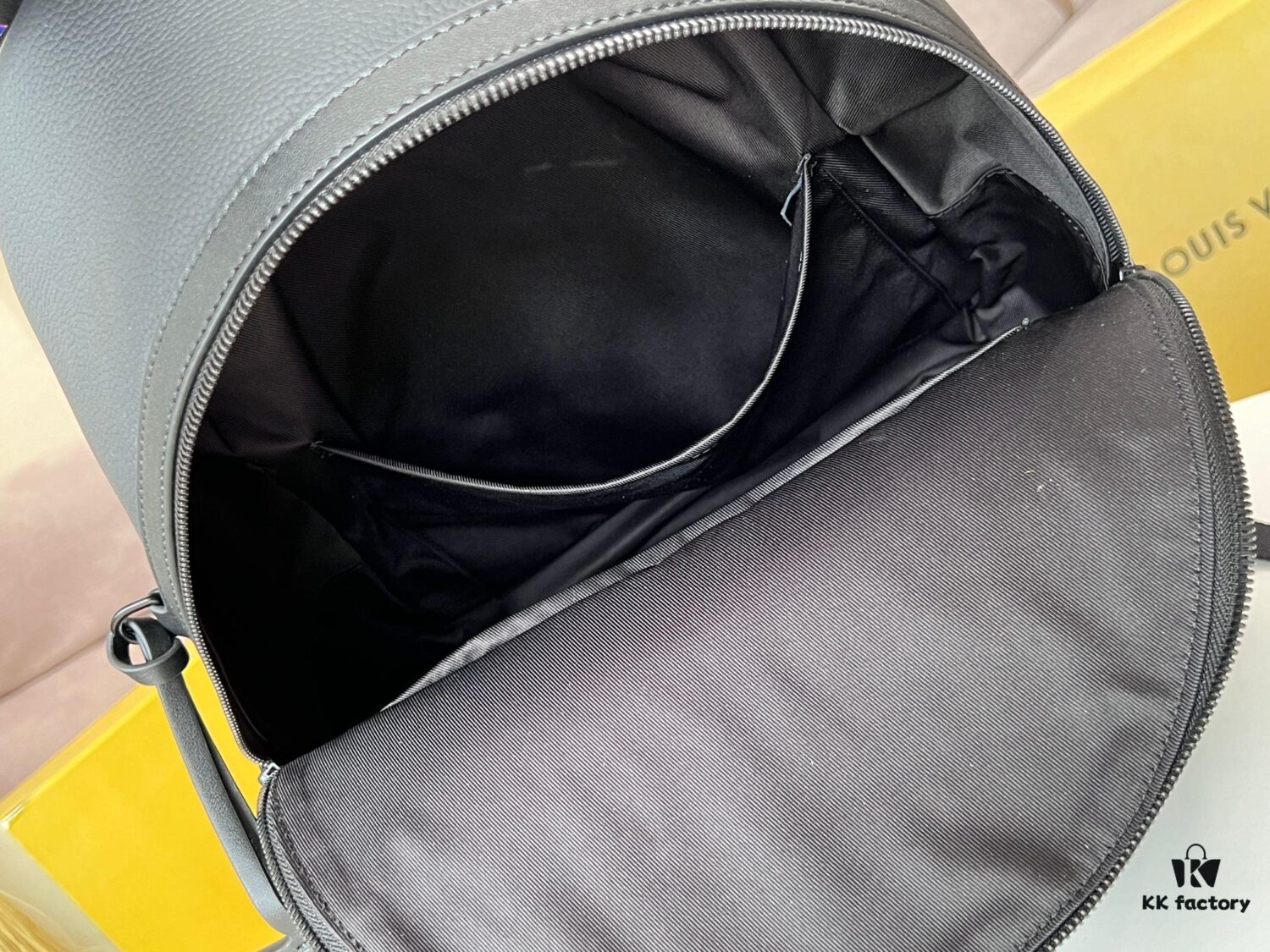 692f125b4ecd253cf1078ed0 Top-Quality Original Stock - Full-Grain Calfskin Aerogram Backpack with Chip Encoding, Model M57079 Black