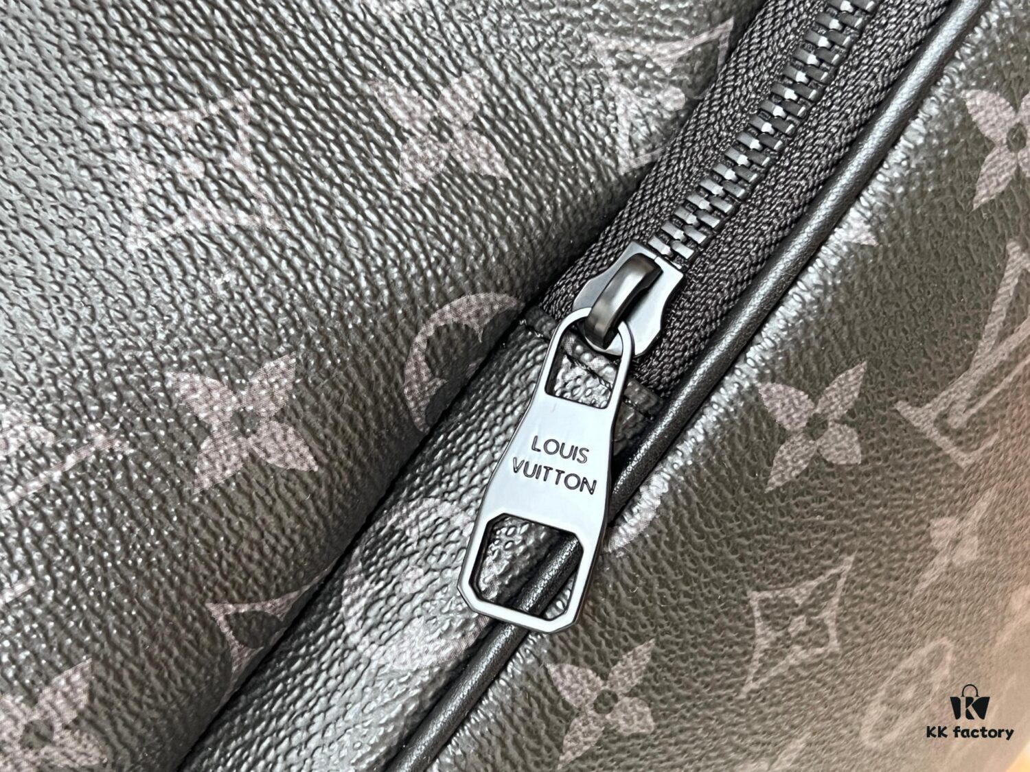 692f12654ecd253cf1078ee6 Full Steel Hardware Hand Feeling Chip Model M46683 Black Flower Backpack Top Original Single This Montsouris Backpack Features Monogram Eclipse Canvas with Cowhide Leather Trims Secured by Drawstring and Magnetic Closure A Large Front Zippered Compartment Ensures Convenient Access to Essentials While Adjustable Shoulder Straps Offer Comfortable Carrying Experience 32.0 x 40.0 x 19.0 cm (L x H x W)