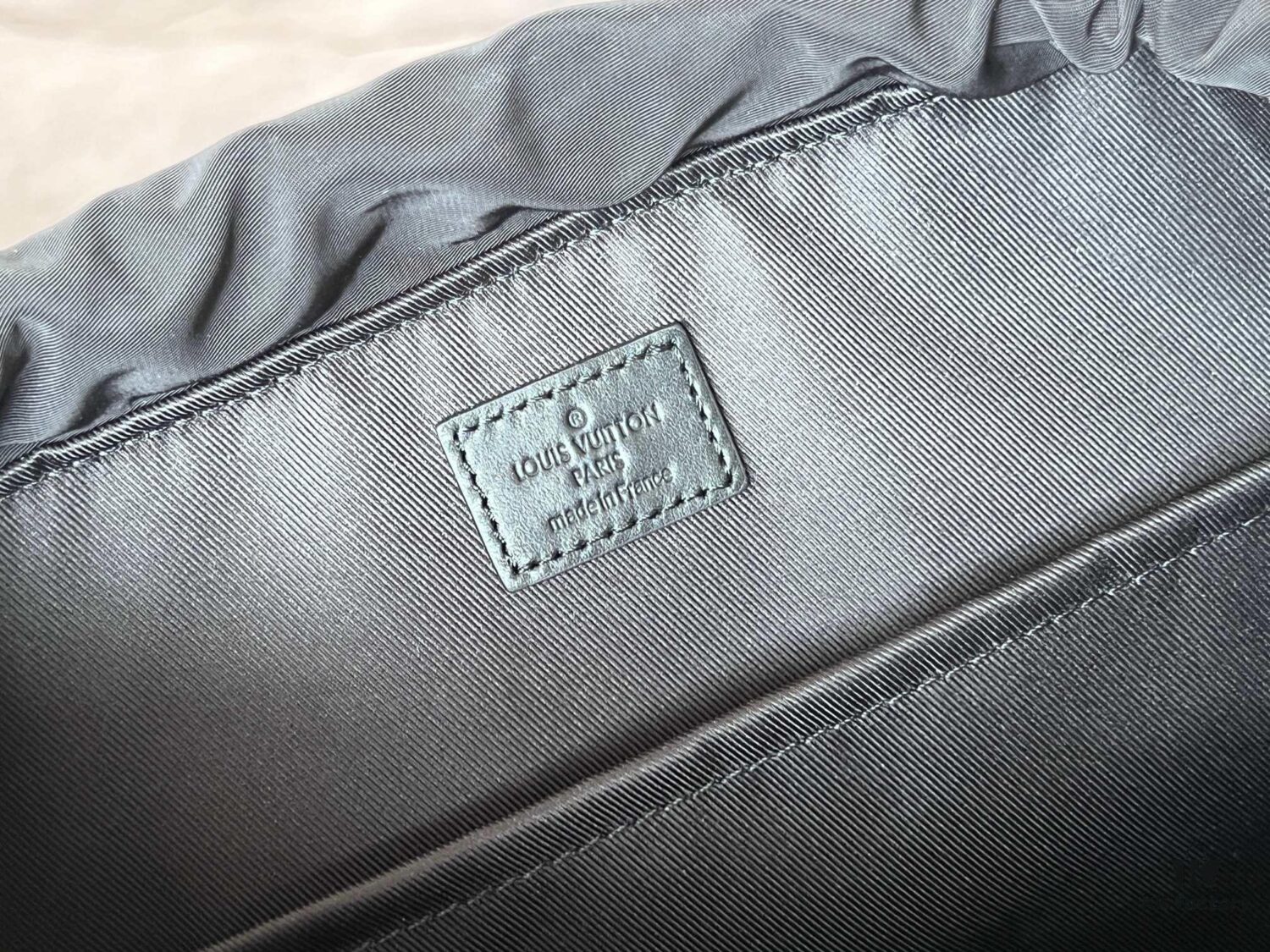 692f12674ecd253cf1078ee9 Full Steel Hardware Hand Feeling Chip Model M46683 Black Flower Backpack Top Original Single This Montsouris Backpack Features Monogram Eclipse Canvas with Cowhide Leather Trims Secured by Drawstring and Magnetic Closure A Large Front Zippered Compartment Ensures Convenient Access to Essentials While Adjustable Shoulder Straps Offer Comfortable Carrying Experience 32.0 x 40.0 x 19.0 cm (L x H x W)