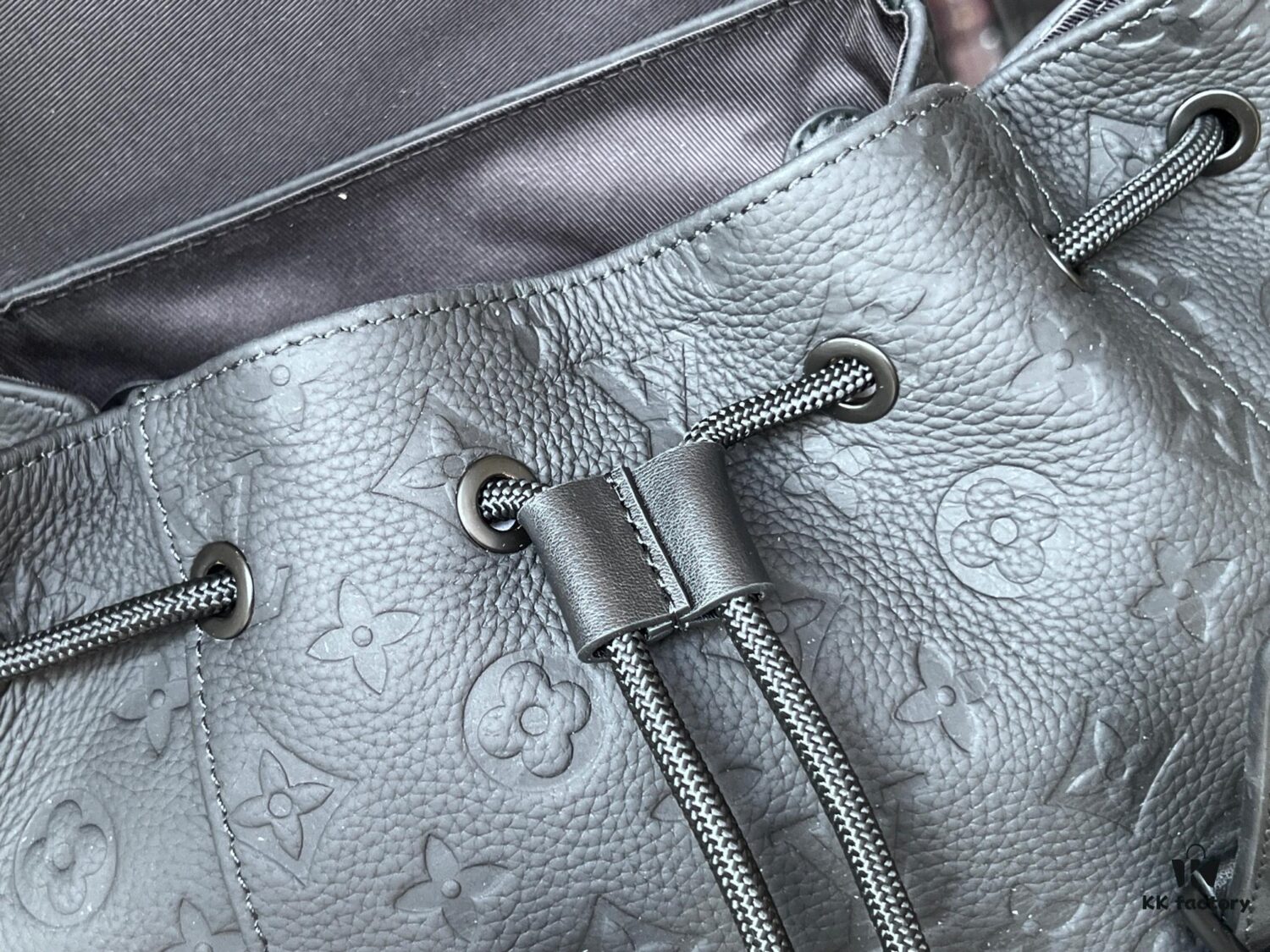 692f127d4ecd253cf1078f0b Original Chip Version Model: M20899 Full Leather Embossed Small Backpack Game Console Style Christopher Backpack