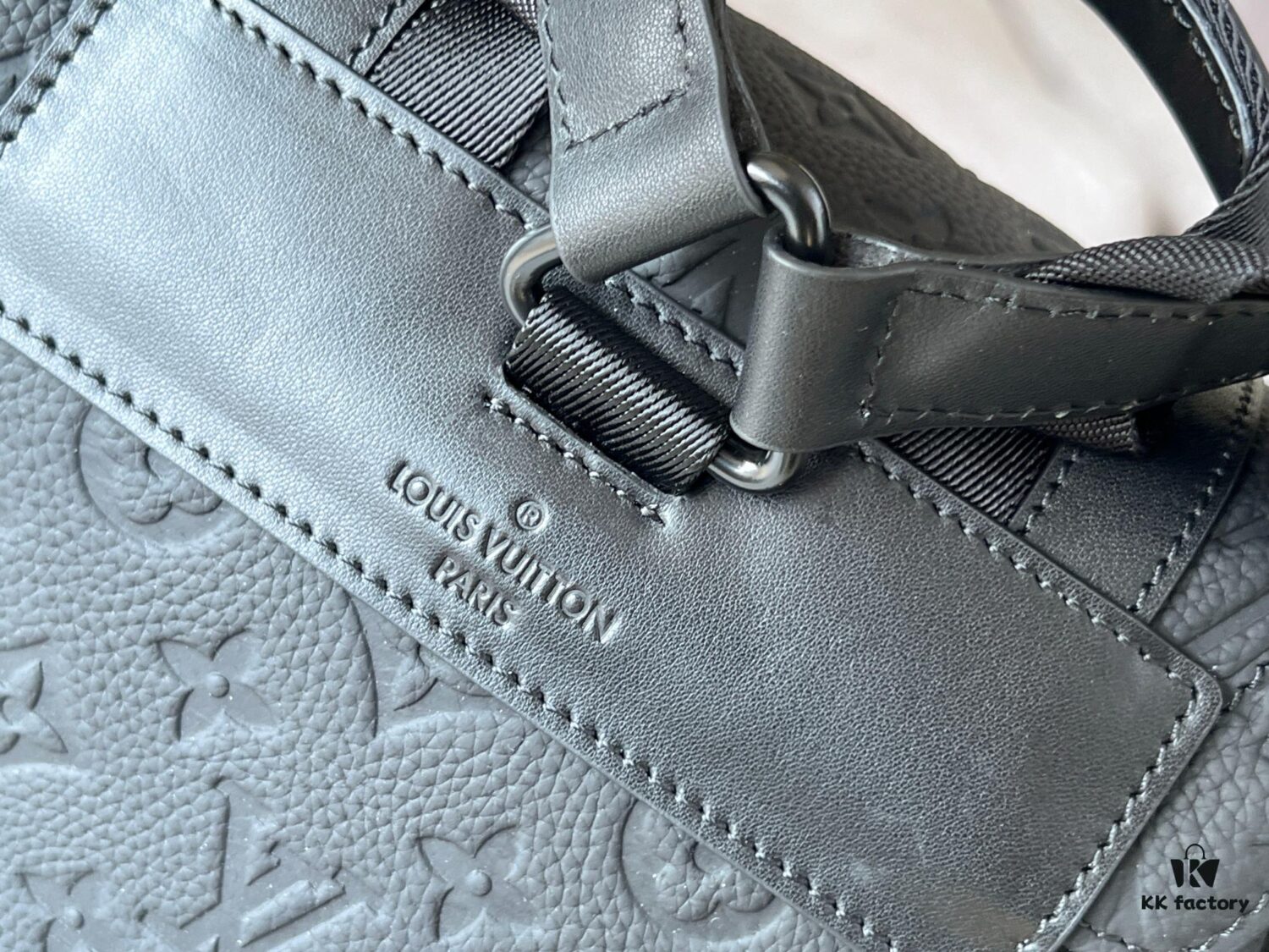 692f12834ecd253cf1078f14 Genuine Original Chip Version 🍾 Model: M20899 Full Leather Embossed Small Backpack 🎮 This Christopher Backpack Features a Compact Classic Design