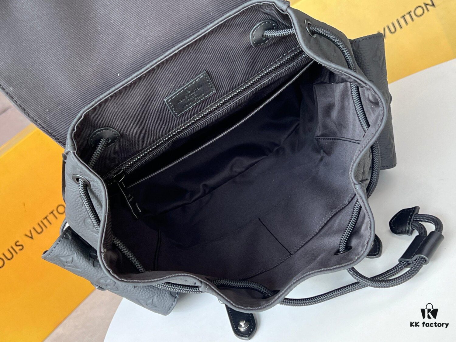 692f12864ecd253cf1078f19 Genuine Original Chip Version 🍾 Model: M20899 Full Leather Embossed Small Backpack 🎮 This Christopher Backpack Features a Compact Classic Design
