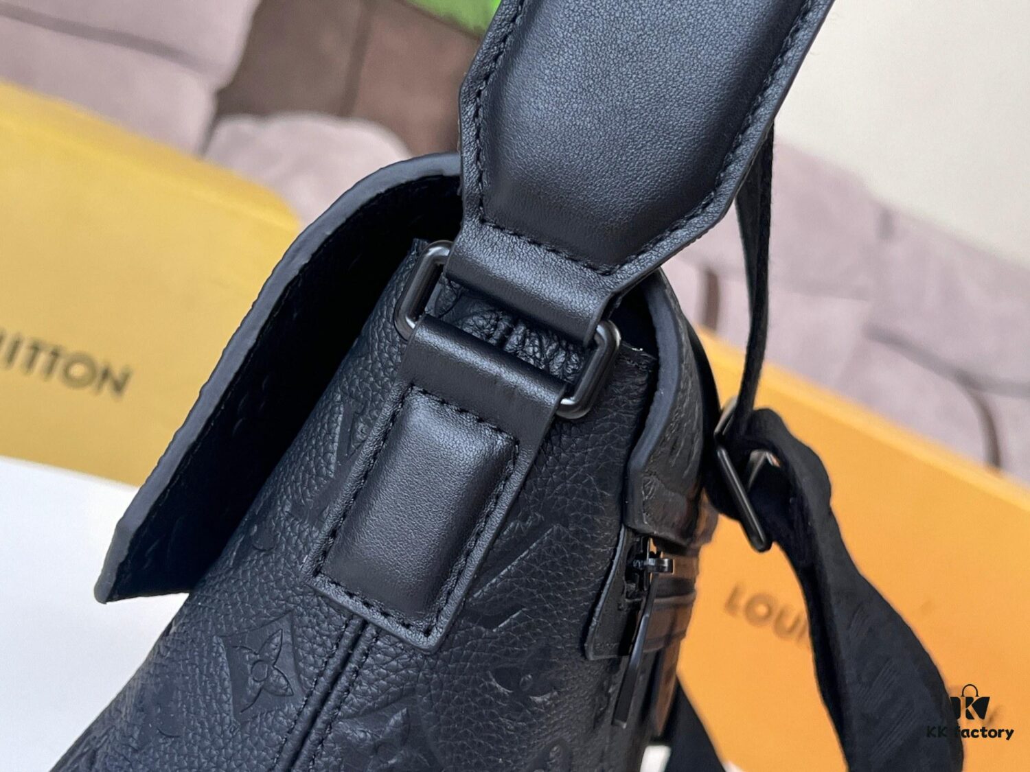 692f12904ecd253cf1078f29 Model: M23741 Original Factory Embossed Cowhide (M46794 Black Pattern) S-Cape Messenger Bag