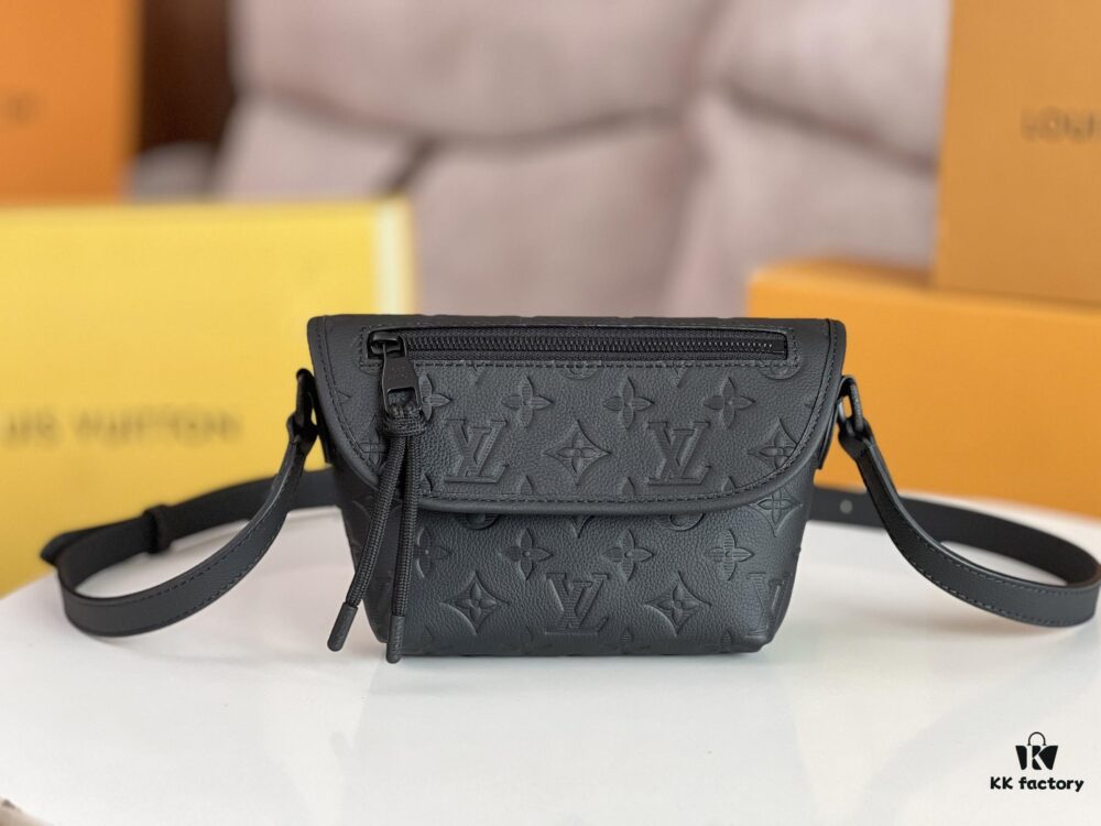 692f129f4ecd253cf1078f40 Original Stock Full-Grain Leather with Chip, All-Steel Hardware, Embossed Calfskin Model: M12636 Pulse Mini Bag