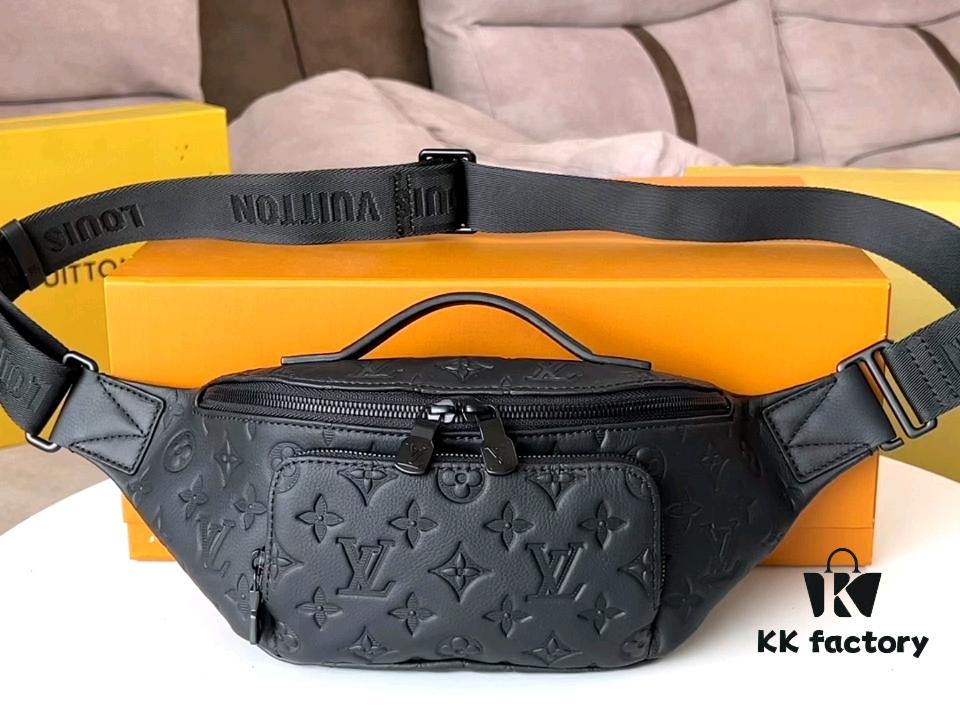 692f12aa4ecd253cf1078f52 Top-tier Original Design, All-metal Hardware, Model M47058 Black Chest Bag