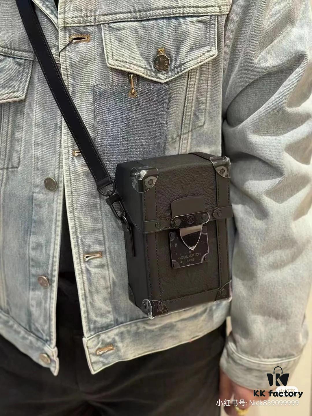 692f12ba4ecd253cf1078f6d 🖤【Top-tier Original Order 😇 Reencoding Chip】Upgraded Exclusive High-definition Real Photo ✈️ Model: M82070 Embossed Camera Bag