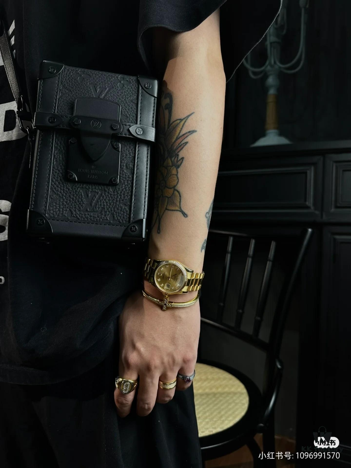 692f12bb4ecd253cf1078f6f 🖤【Top-tier Original Order 😇 Reencoding Chip】Upgraded Exclusive High-definition Real Photo ✈️ Model: M82070 Embossed Camera Bag
