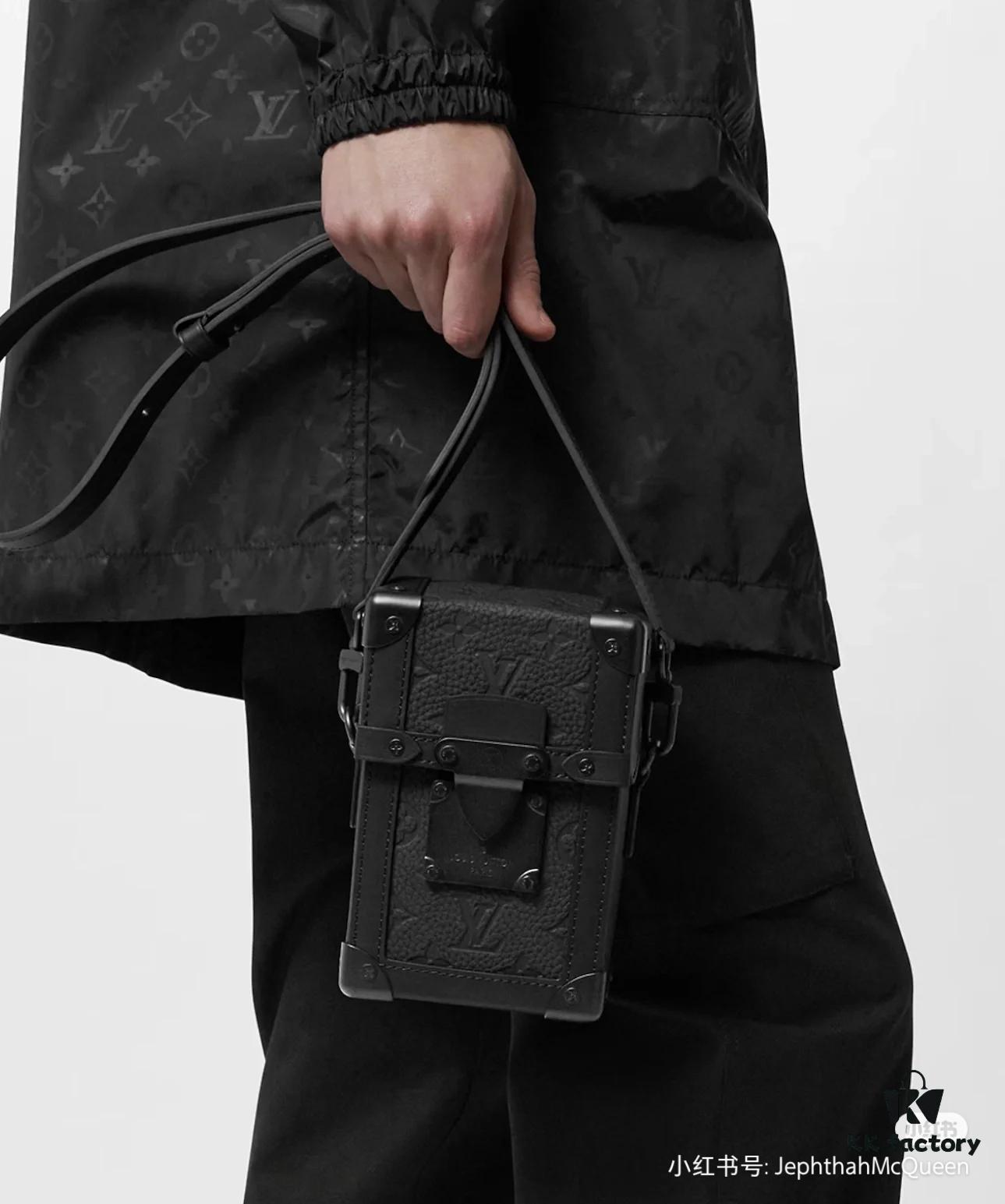 692f12bd4ecd253cf1078f72 🖤【Top-tier Original Order 😇 Reencoding Chip】Upgraded Exclusive High-definition Real Photo ✈️ Model: M82070 Embossed Camera Bag