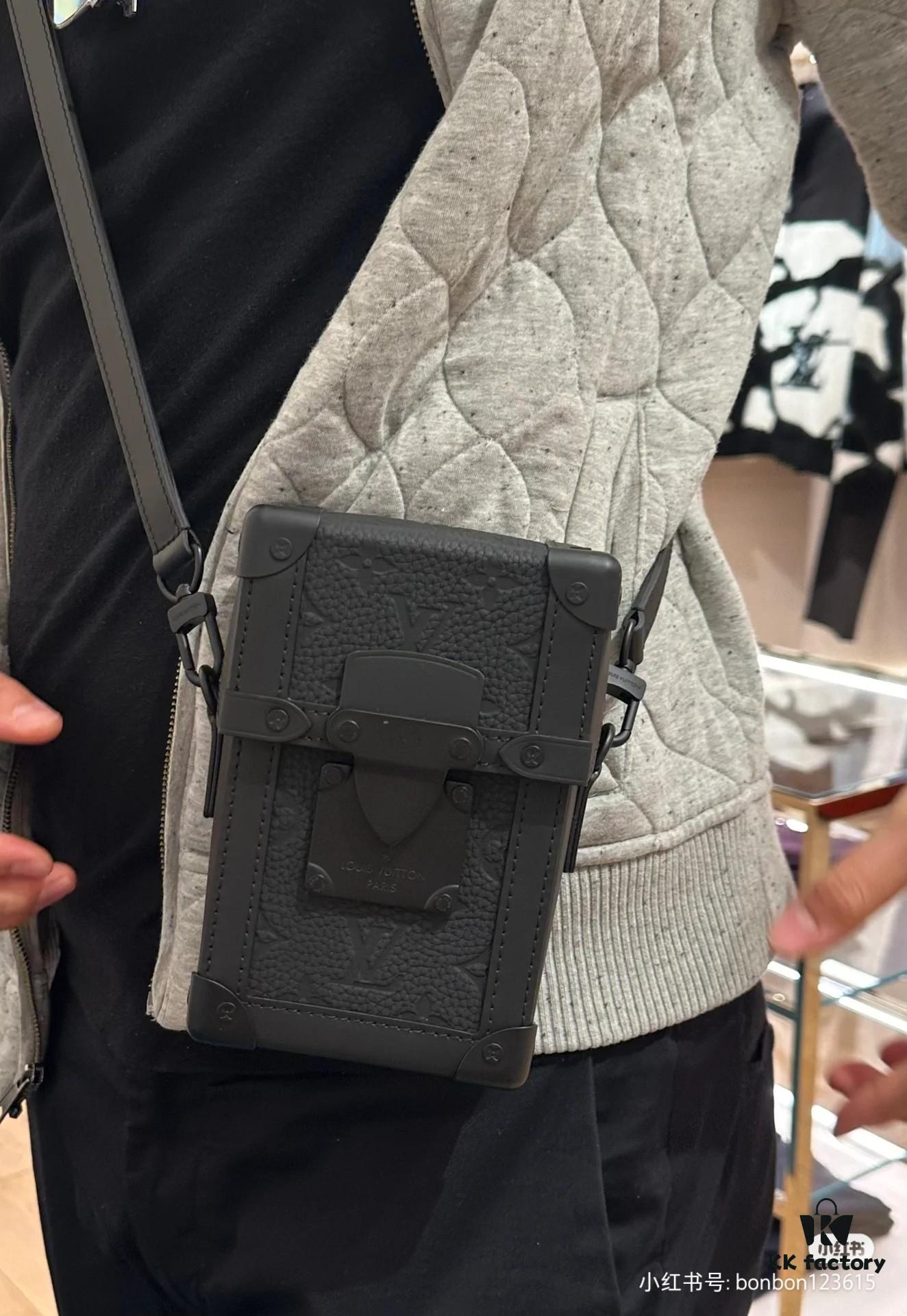 692f12bd4ecd253cf1078f73 🖤【Top-tier Original Order 😇 Reencoding Chip】Upgraded Exclusive High-definition Real Photo ✈️ Model: M82070 Embossed Camera Bag