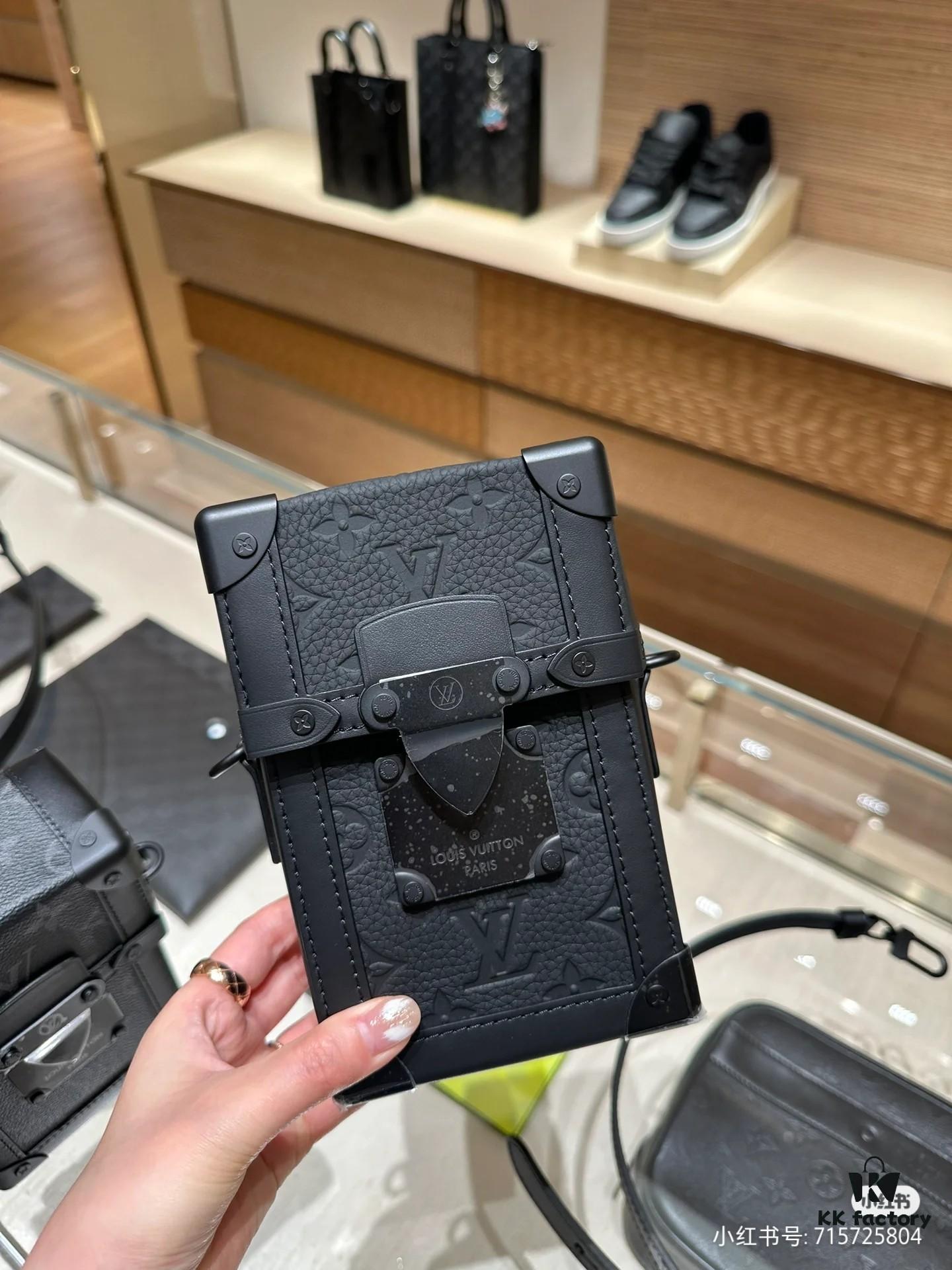 692f12be4ecd253cf1078f75 🖤【Top-tier Original Order 😇 Reencoding Chip】Upgraded Exclusive High-definition Real Photo ✈️ Model: M82070 Embossed Camera Bag