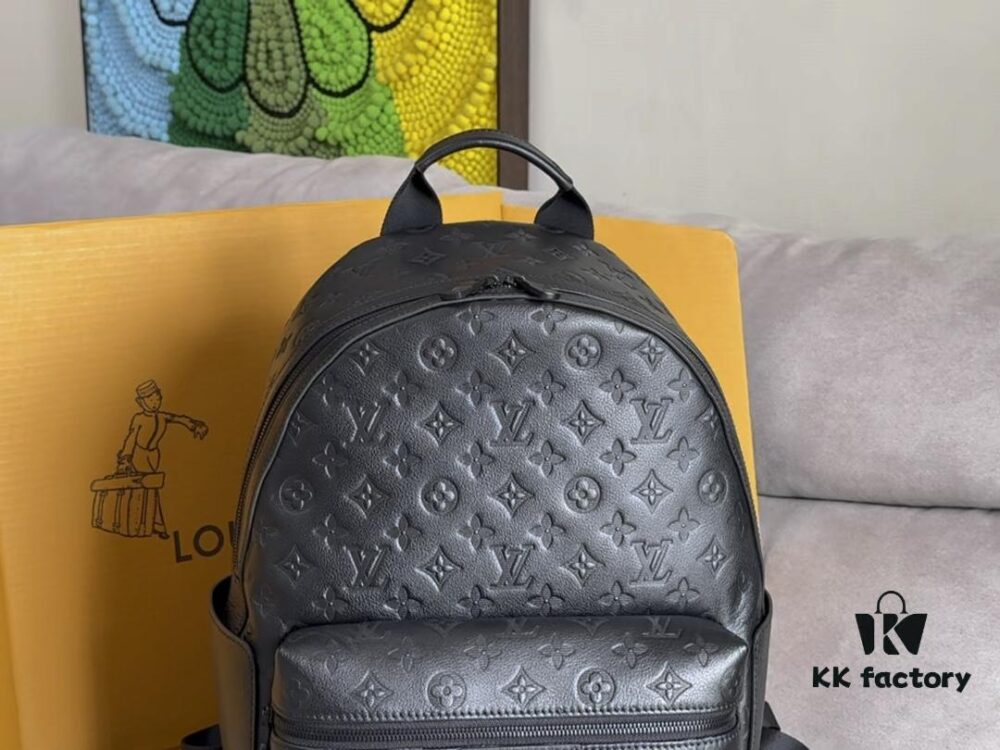692f12be4ecd253cf1078f77 Original Factory Full-Grain Cowhide Leather 💞 Full Steel Hardware 😻 Reconfigurable Chip 👽 Model: M46553 Embossed Backpack 🤝 School Bag 🖤 This Discovery Backpack