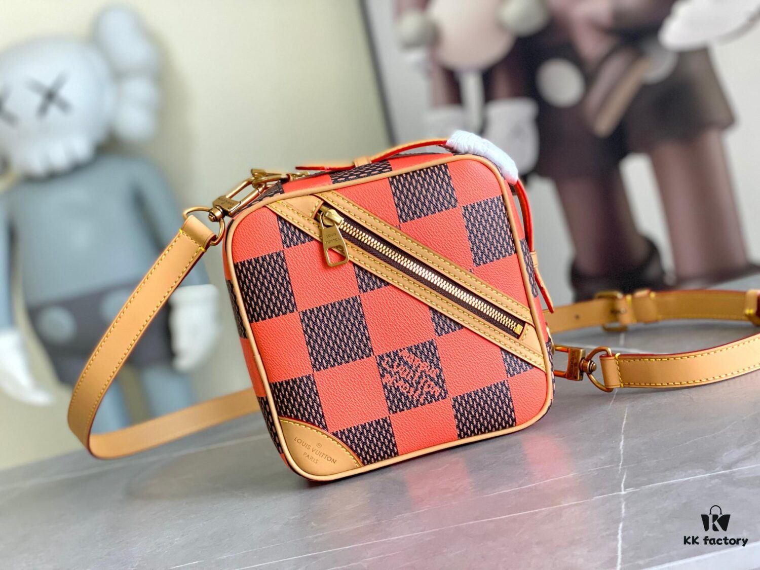 692f12c94ecd253cf1078f8f N40548 Orange N40561 Red N40547 Blue N40563 Green N40562 Yellow LV Square Bag Louis Vuitton 2024 Men's Spring-Summer Collection