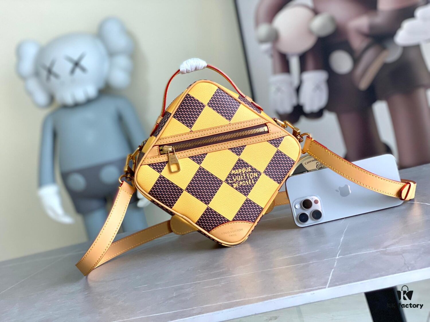 692f12cb4ecd253cf1078f96 N40548 Orange N40561 Red N40547 Blue N40563 Green N40562 Yellow LV Square Bag Louis Vuitton 2024 Spring-Summer Men's Collection Advertising Special